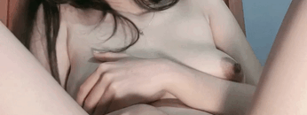 KIMI Ngangkang Di Kursi Ngocok