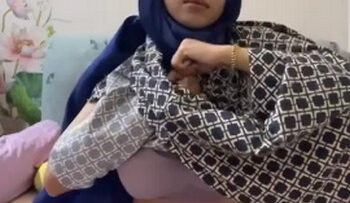 Uztajah Alim Tapi Doyan Bugil.jpg