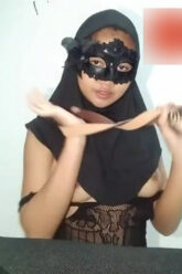 VICOLETA Hijab Suka BDSM 1.jpg