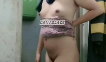 CIROYO Hijab Bogel Di Kamar Mandi.jpg