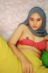 YENI Hijab Hobinya Ngocok.jpg