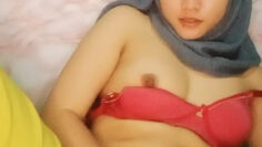 YENI Hijab Hobinya Ngocok.jpg