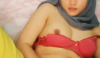 YENI Hijab Hobinya Ngocok.jpg