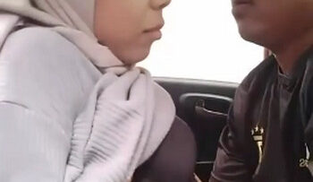 MAHASISWI Hijab Di Genjot Di Mobil