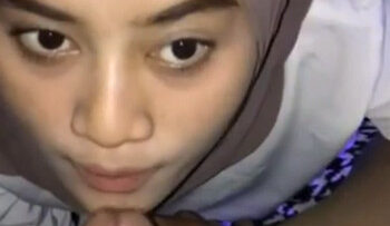 CEWE Hijab Ngewe Sambil Mabok.jpg