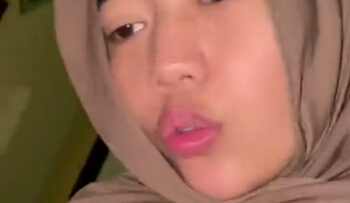 DEWWY Hijab Pacaran Ngewe.jpg