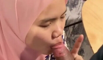 Disepong Pembantu Hijab Lanjut Ngewe.jpg