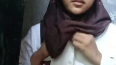 ITA Hijab Pakai Seragam Skolah Ngocok.jpg