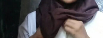 ITA Hijab Pakai Seragam Skolah Ngocok.jpg