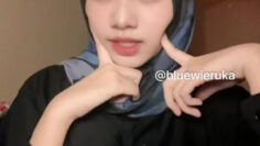 MIKA RUKA Hijab Ngangkang Ngocok.jpg