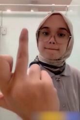 CEWE HIJAB Tantangan Omek Di Toilet Mall.jpg