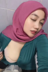 HIJAB ASN Horny Di kamar Mandi.jpg