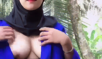 HIJAB Cantik SUka Eksib.jpg