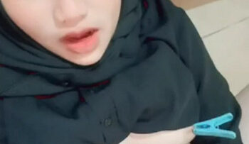 HIJAB Manis Sange Jepit Uting.jpg