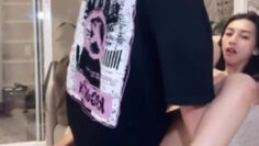 KARINA DI Genjot Di Atas Kursi.jpg