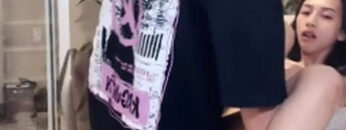 KARINA DI Genjot Di Atas Kursi.jpg