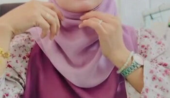 MUNI Hijab Guru Paud Pamer Tetek.jpg