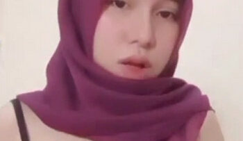 NAY HIJAB Horny Ngocok.jpg