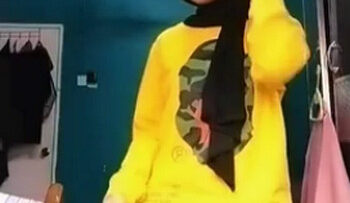 NENG TIKA Hijab Hobinya Ngocok.jpg