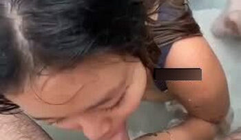 Rekam NGEWE Di Kolam Renang.jpg