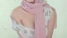 Gadis HIJAB Manis Ketagihan Omek.jpg