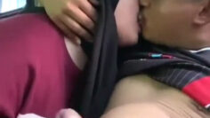 HIJAB Nyepong Dan Ngocokin Di Mobil.jpg