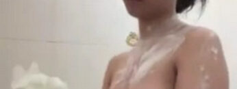 DILA VCS Sambil Mandi.jpg