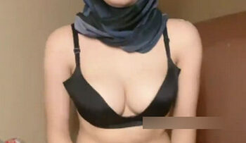 RUKA Hijab Cantik Ngangkang Omek.jpg