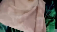 TANTE Hijab Ngocokin Ponakan Sampai Crot.jpg